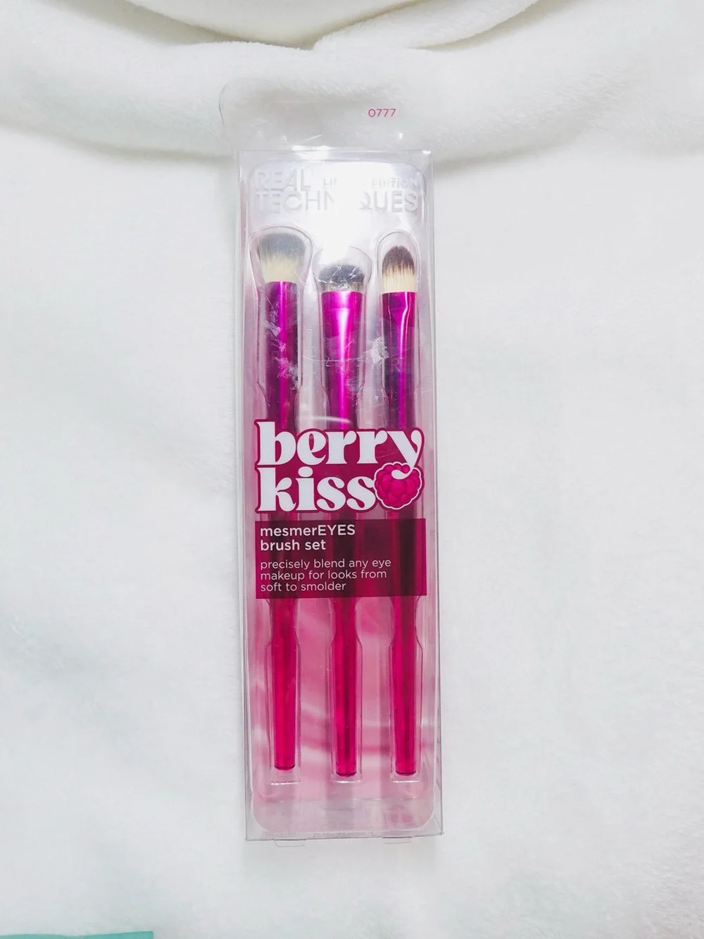 Real Techniques Berry Kiss Limited Edition Mesmereyes Brush Set New